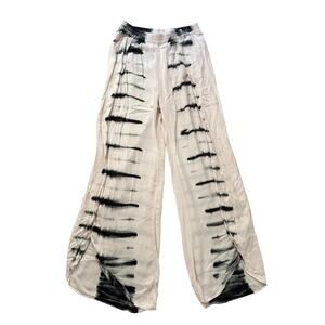 Young, Fabulous & Broke cream and navy tie-dye wide leg slit pants size M
